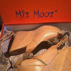 Miz Mooz Camel Leather Platforms Sz 9